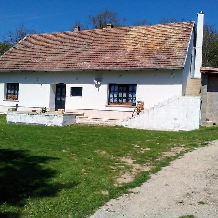 Отель Gerecse Vendeghaz Sutto Экстерьер фото